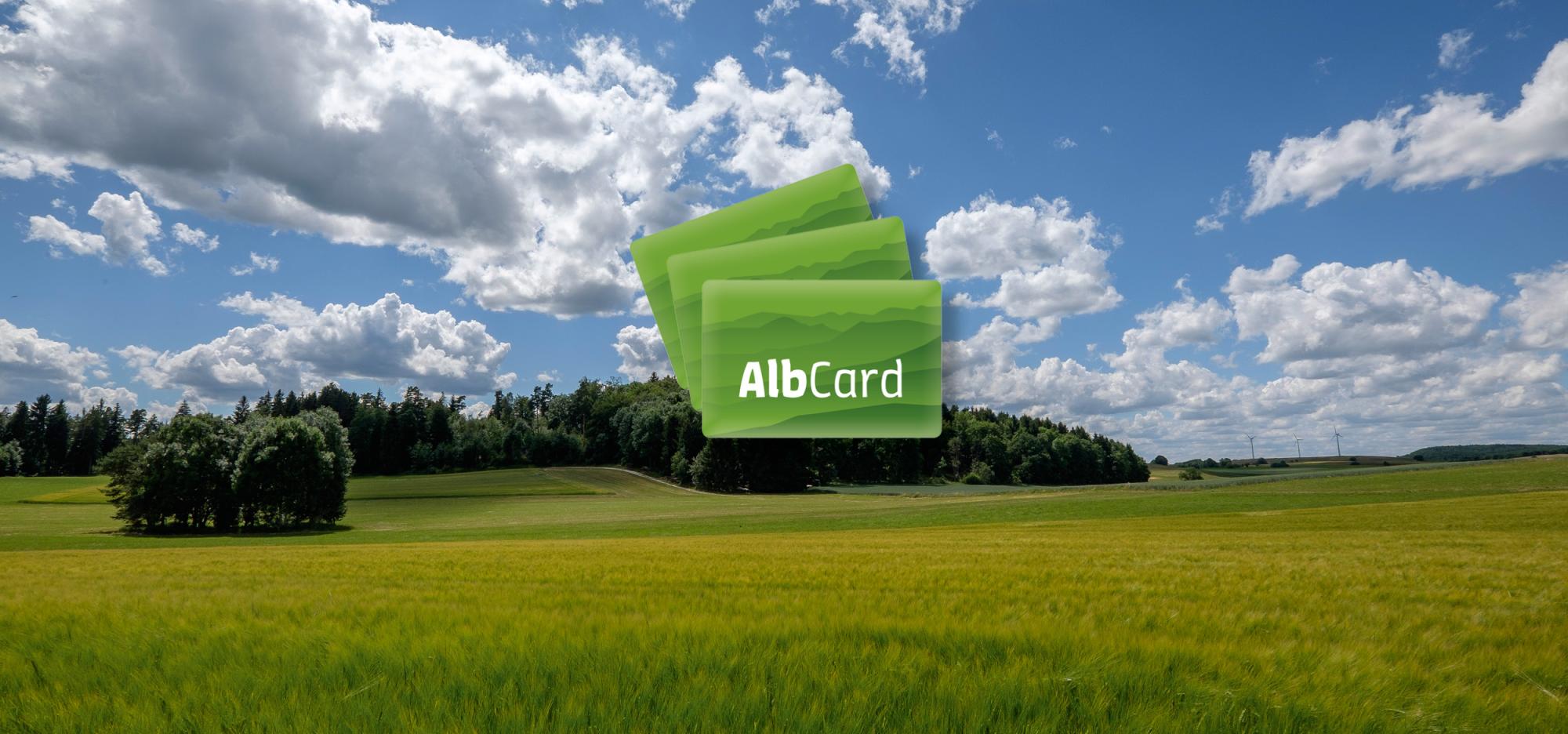 AlbCard, die kostenlose Gästekarte für die Schwäbische Alb, inmitten einer Landschaft