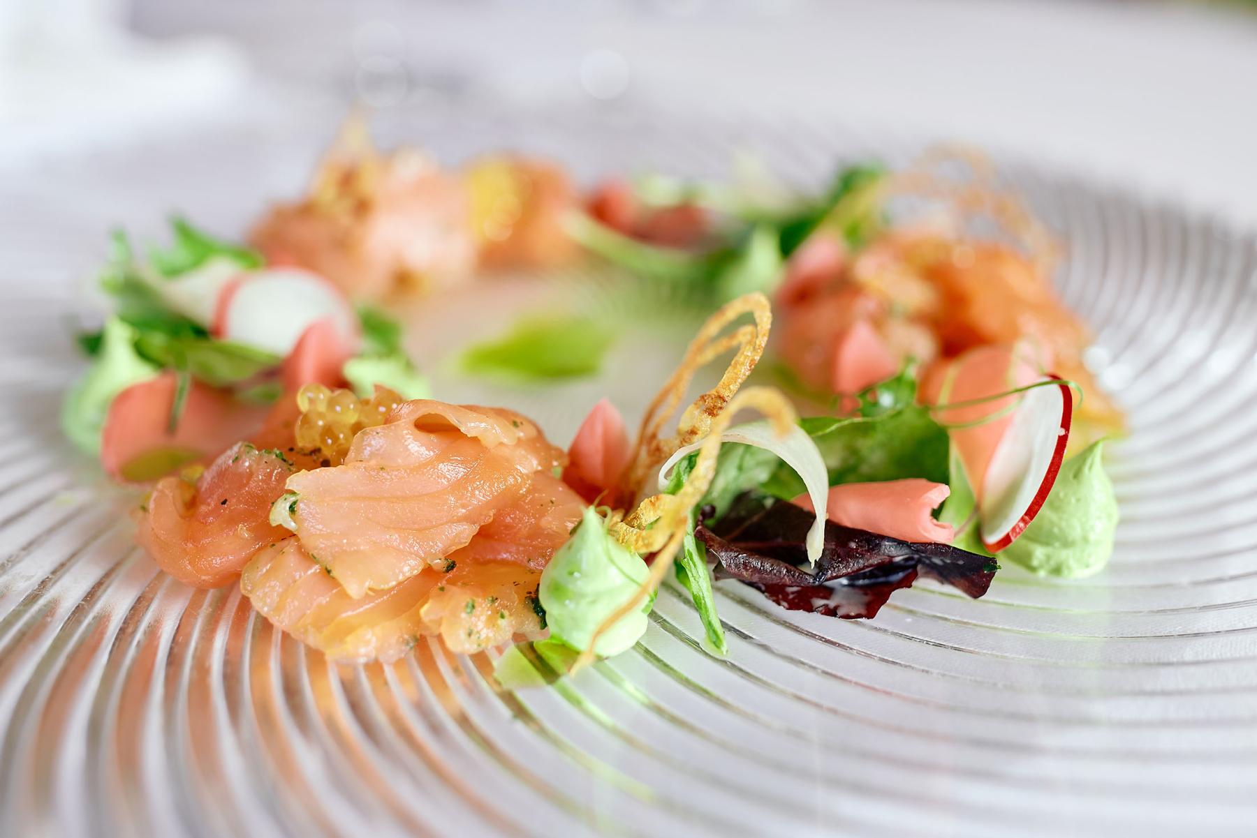 Vorspeise mit zartem Lachs im Romantik Hotel | Restaurant Hirsch auf der Schwäbischen Alb